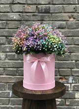 Цветочная композиция из Гипсофила и Розы в шляпной коробке в Кадошкино