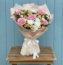 Букет цветов из:  Гвоздики, Орхидеи и Розы в Кадошкино