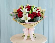Букет цветов из:  Лилии и Розы в Кадошкино