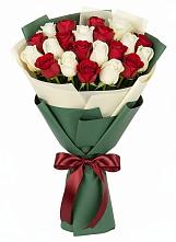 Букет Микс из красных и белых роз в Кадошкино