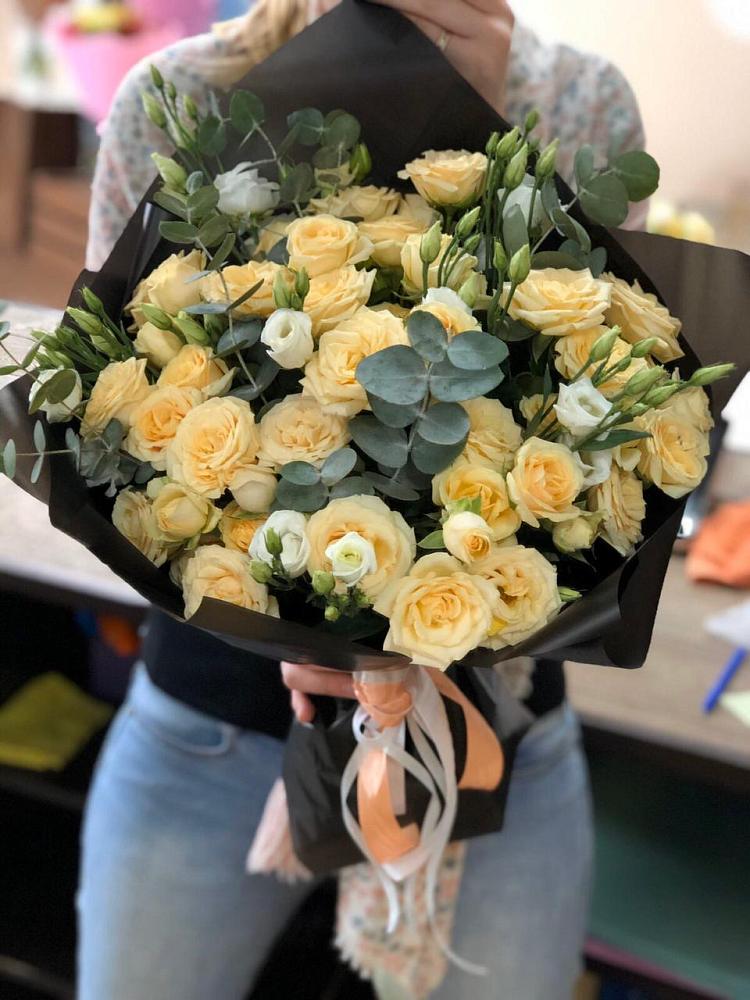 Букет цветов из: Розы и Лизиантусы в Кадошкино