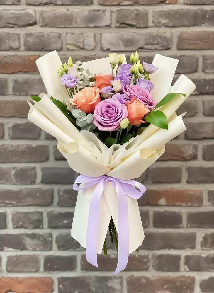 Букет цветов из: Лизиантусы и Розы в Кадошкино