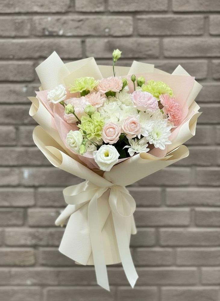 Букет цветов из: Гвоздики, Розы, Лизиантусы и Хризантемы в Кадошкино