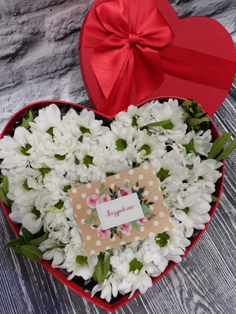 Цветочная композиция из Хризантемы в виде сердца в Кадошкино