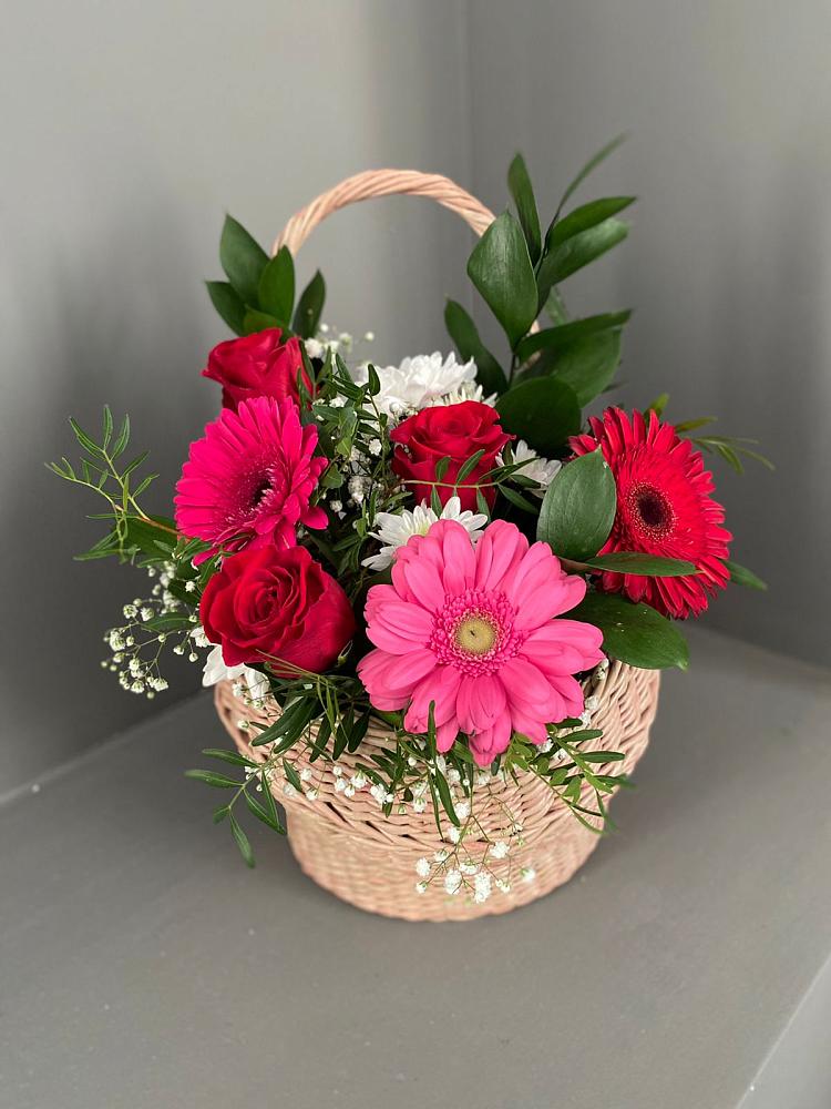 Цветочная композиция из Розы, Хризантемы и Герберы в корзине в Кадошкино