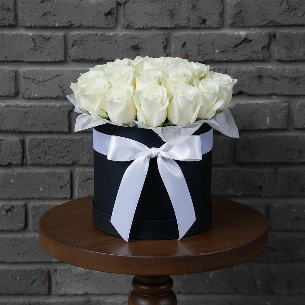 Цветочная композиция из Розы в шляпной коробке в Кадошкино