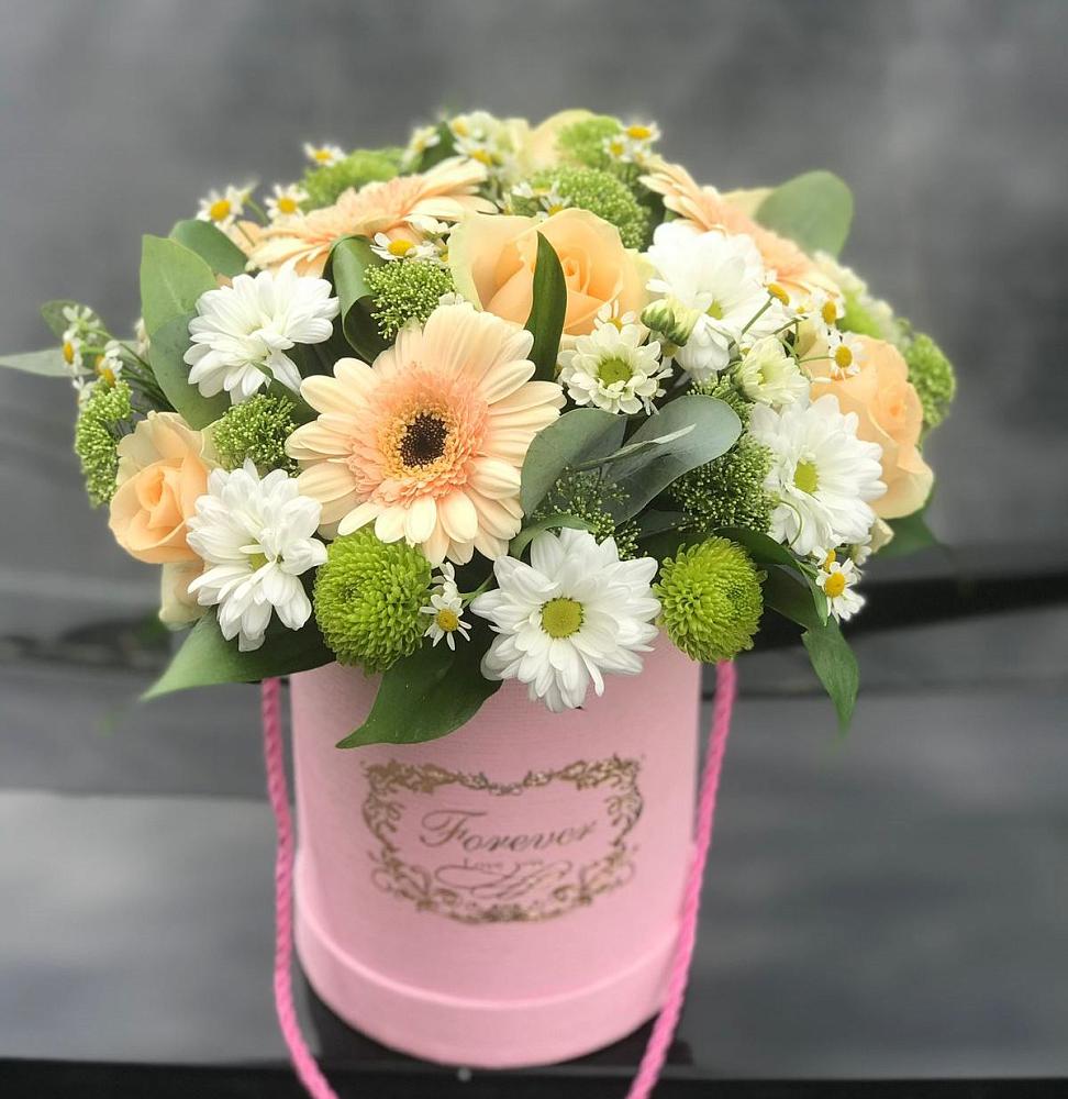 Цветочная композиция из Розы, Герберы и Хризантемы в шляпной коробке в Кадошкино