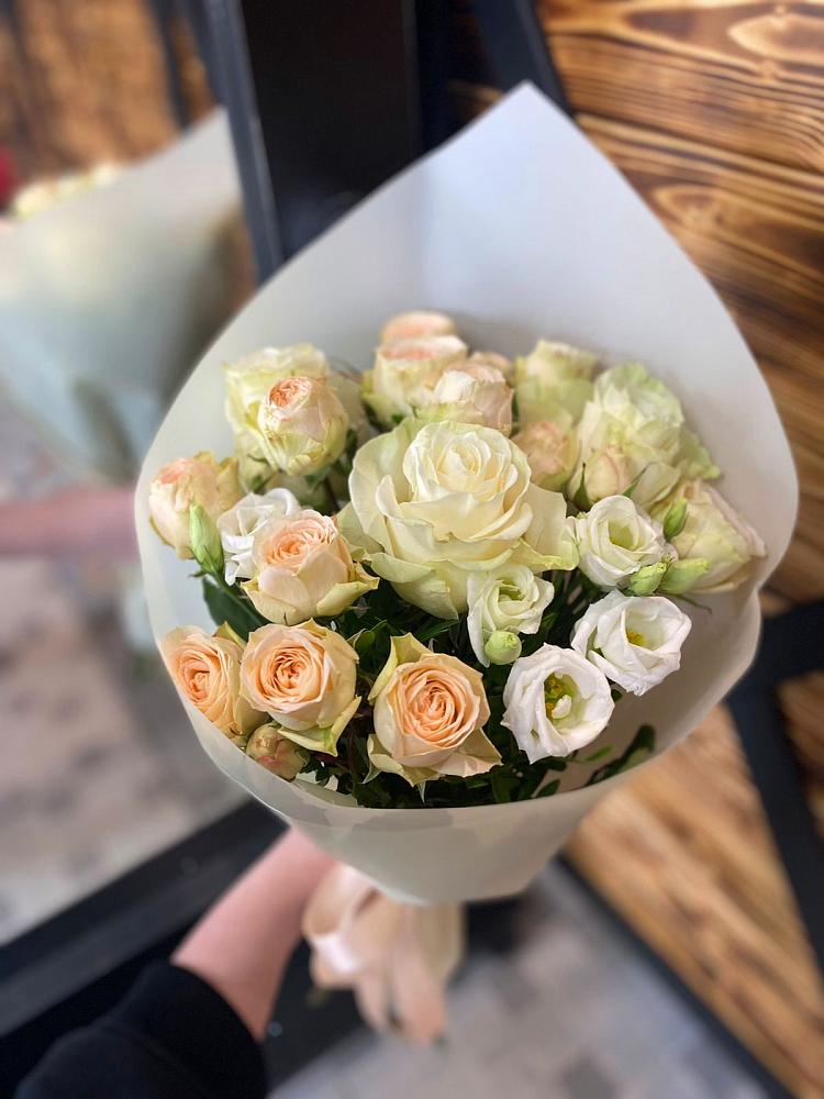 Букет цветов из: Розы и Лизиантусы в Кадошкино